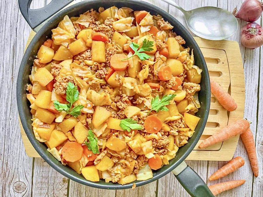 Vegane Kohl-Kartoffelpfanne mit Hack