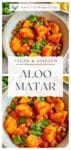 Aloo Matar: Ein herzhaftes indisches Curry mit Kartoffeln und Erbsen auf einem Teller mit Naan-Brot-Pin.